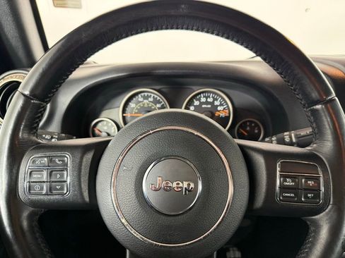Used 2017 Jeep Wrangler Unlimited Sahara AWD/4WD image 22