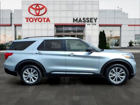 Used 2023 Ford Explorer XLT w/ Equipment Group 202A AWD/4WD image 2