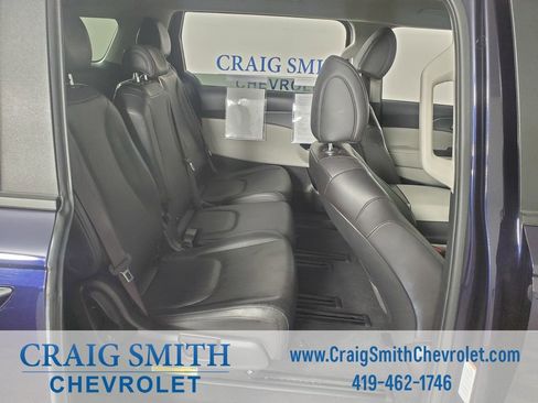 Used 2024 Kia Carnival LX image 15