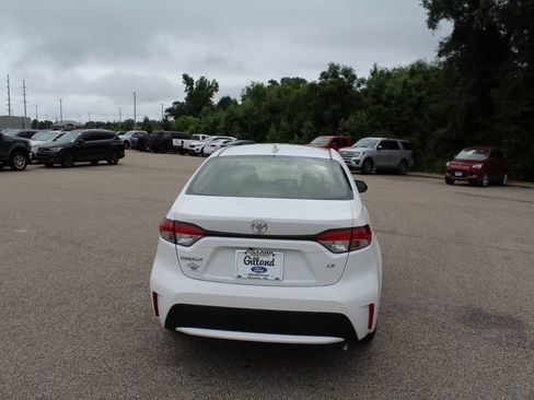 Used 2022 Toyota Corolla LE FWD image 9