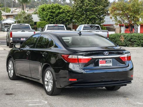 Used 2014 Lexus ES 300h w/ Luxury Package w/Bamboo Trim FWD image 9