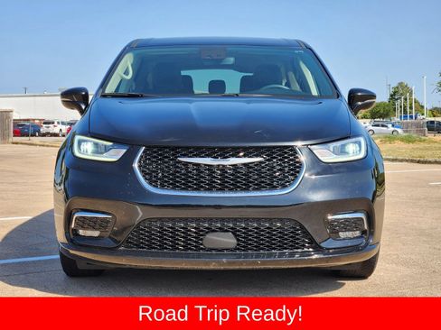 Used 2024 Chrysler Pacifica Touring-L FWD image 7