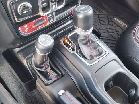 Used 2022 Jeep Gladiator Rubicon w/ Cold Weather Group image 16