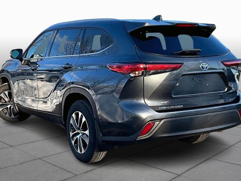 Certified 2021 Toyota Highlander XLE image 12