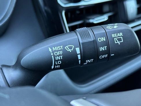 Used 2023 Toyota Highlander LE image 56