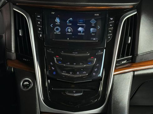 Used 2018 Cadillac Escalade Luxury AWD/4WD image 56