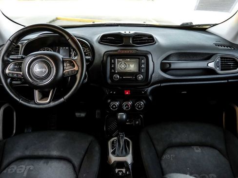 Used 2017 Jeep Renegade Latitude w/ Cold Weather Group image 12