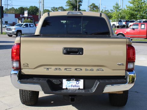 Used 2019 Toyota Tacoma TRD Off-Road RWD image 4