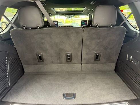Used 2023 GMC Yukon XL Denali image 11