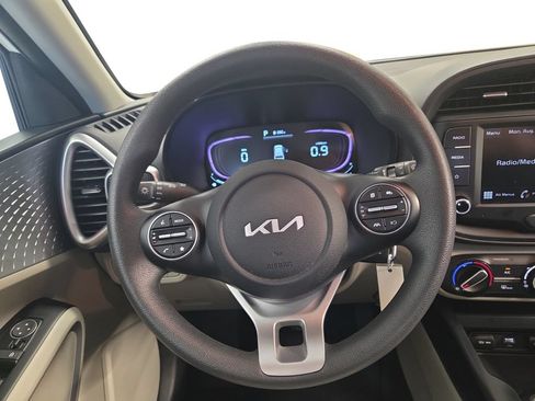 Used 2025 Kia Soul LX w/ LX Technology Package FWD image 12