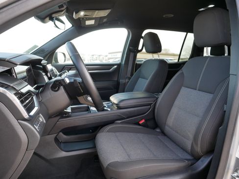 Used 2025 GMC Acadia Elevation image 33