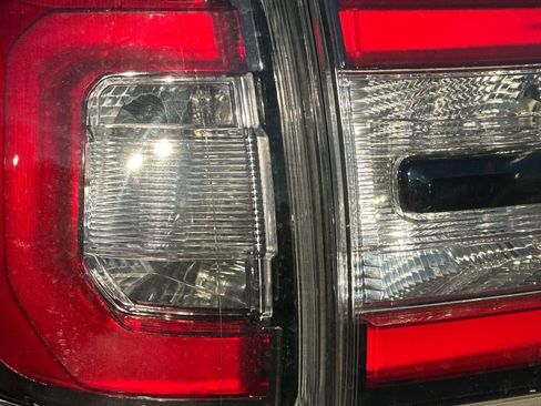 Used 2015 GMC Acadia Denali image 14