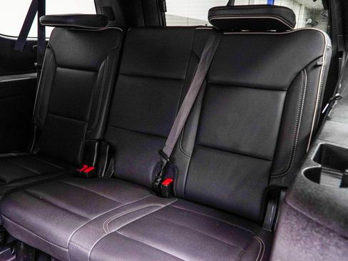 Used 2023 GMC Yukon XL SLT image 44