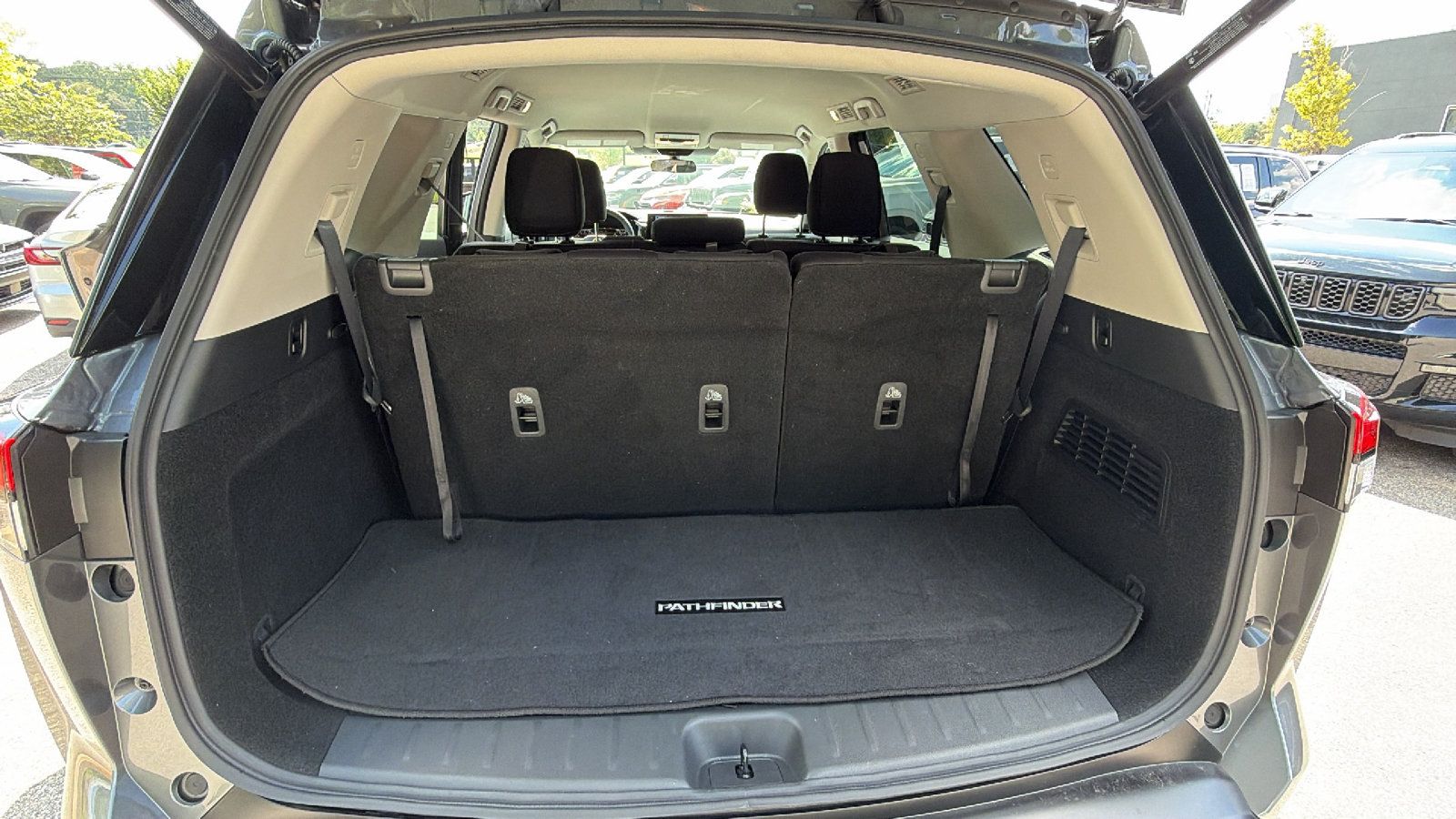 Used 2026 Nissan Pathfinder SV AWD/4WD image 13