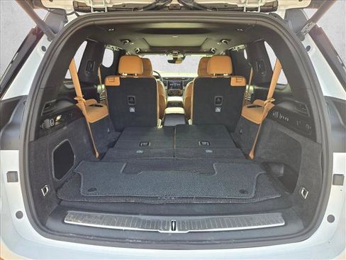 Used 2024 Jeep Grand Cherokee L Summit w/ Luxury Tech Group V AWD/4WD image 6