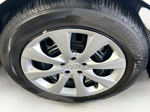 Used 2024 Toyota Corolla LE FWD image 11