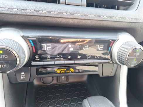 Used 2021 Toyota RAV4 XLE image 28