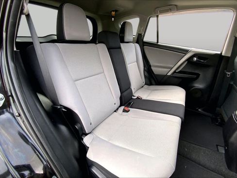 Used 2017 Toyota RAV4 XLE FWD image 19
