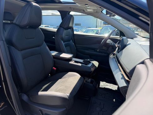 Used 2023 Nissan Ariya FWD image 35