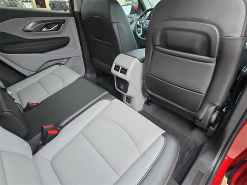 Used 2023 GMC Terrain SLT image 11