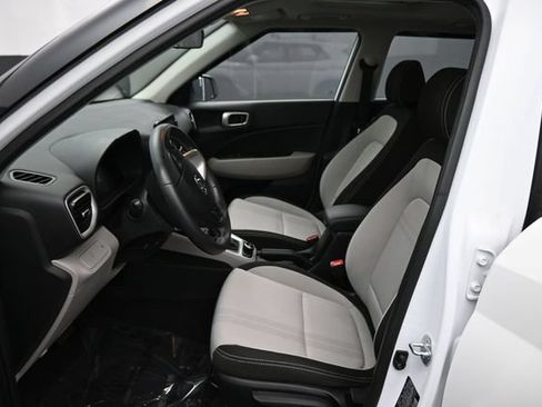 Used 2023 Hyundai Venue SEL w/ Cargo Package FWD image 19