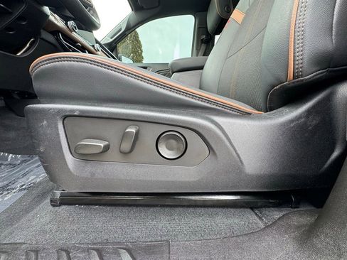 Used 2024 GMC Canyon AT4 w/ Technology Package image 16