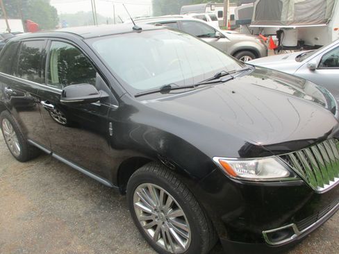 Used 2012 Lincoln MKX AWD image 3