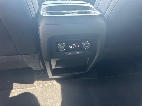 Used 2025 Chevrolet Traverse LT AWD/4WD image 22