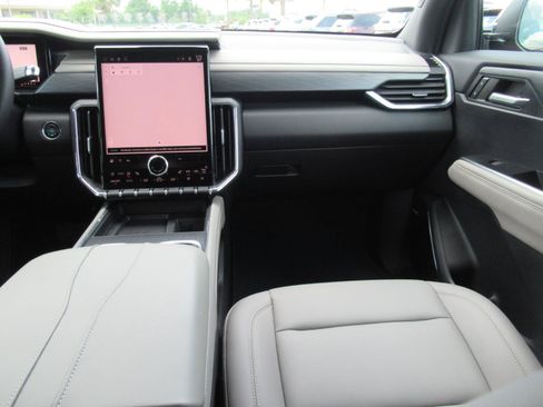 Used 2024 GMC Acadia Elevation w/ Luxury Package FWD image 14