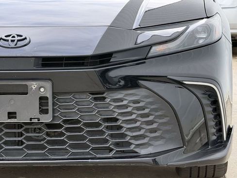 Used 2025 Toyota Camry LE image 9