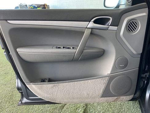 Used 2004 Porsche Cayenne S image 9