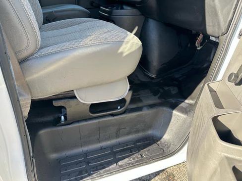 Used 2017 Chevrolet Express 3500 image 11