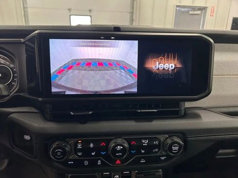 Used 2024 Jeep Wrangler Sahara image 10