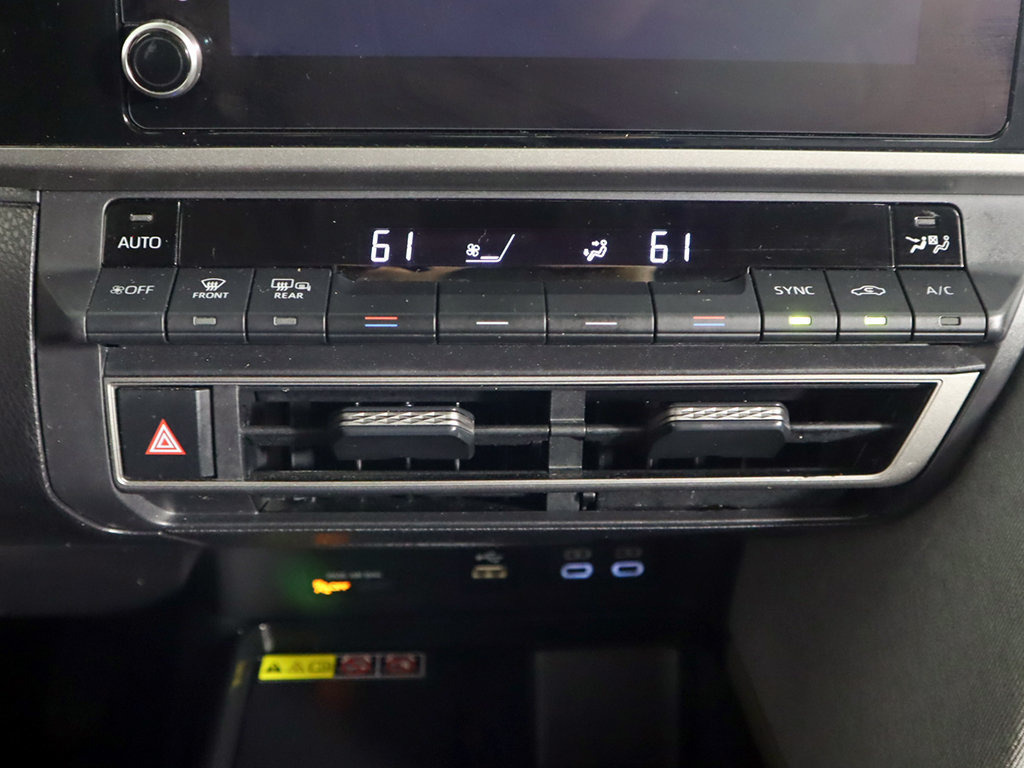 Used 2025 Toyota Camry LE AWD/4WD image 42