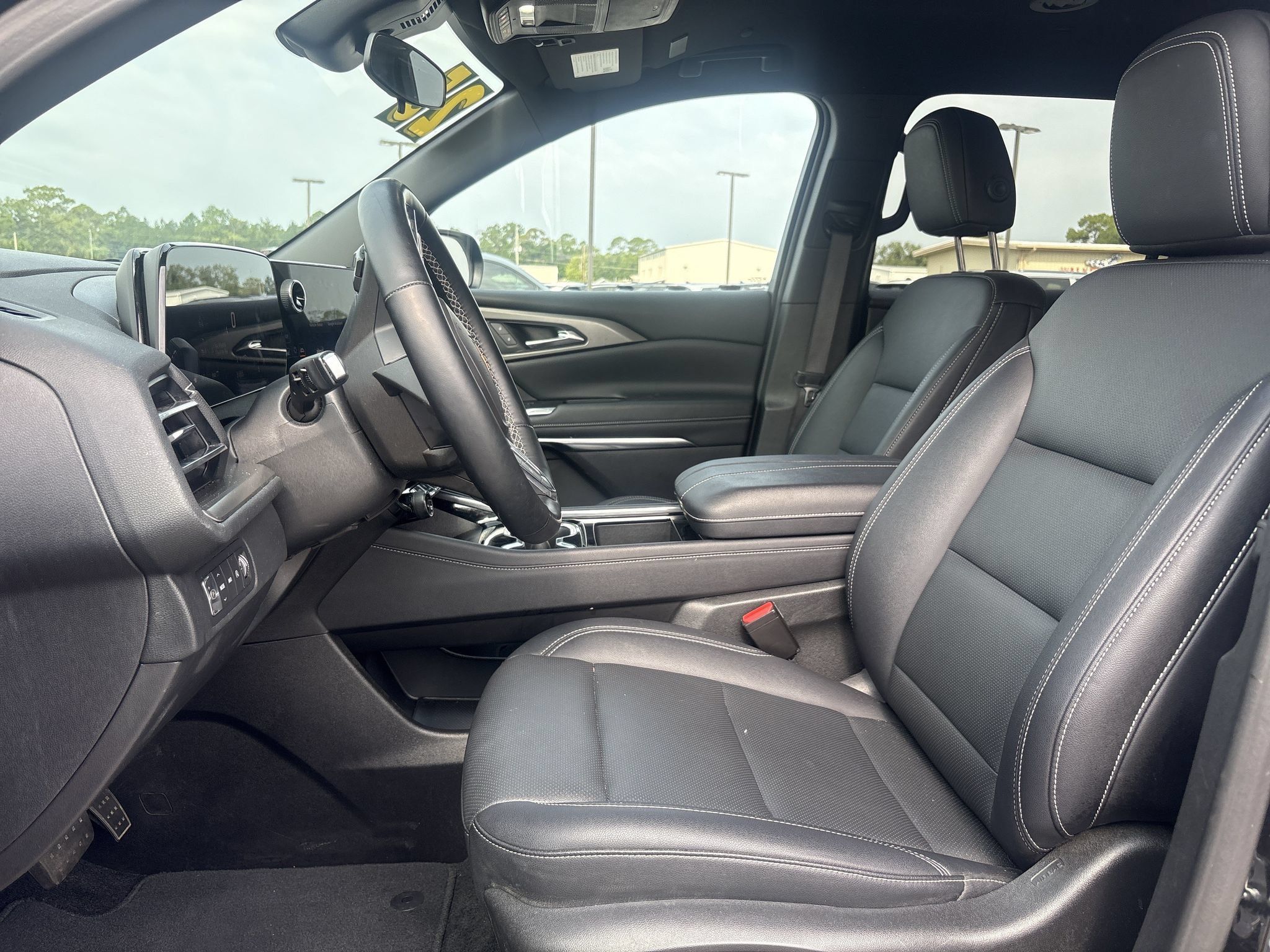 Used 2025 Chevrolet Traverse LT AWD/4WD image 13