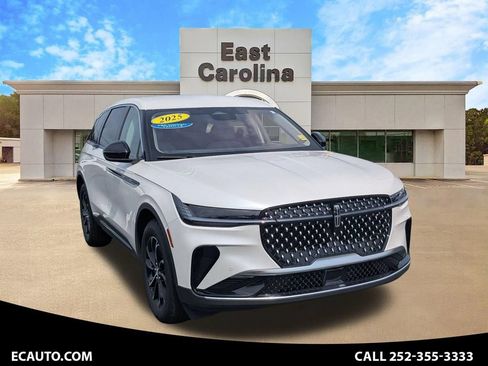 Used 2025 Lincoln Nautilus Premier AWD/4WD image 1