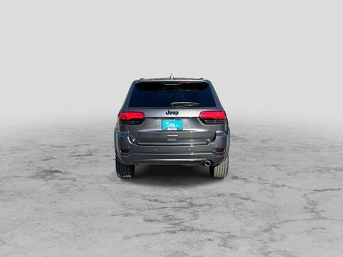 Used 2018 Jeep Grand Cherokee Altitude AWD/4WD image 7