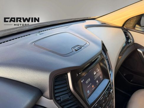 Used 2018 Hyundai Santa Fe SE FWD image 18