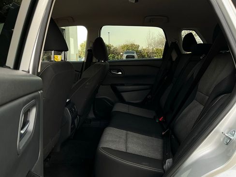 Used 2025 Nissan Rogue SV image 12