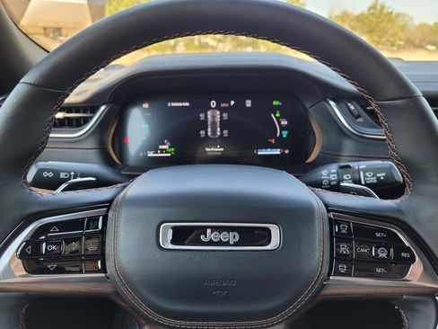 Used 2022 Jeep Grand Cherokee Summit w/ Advanced Protech Group IV image 23