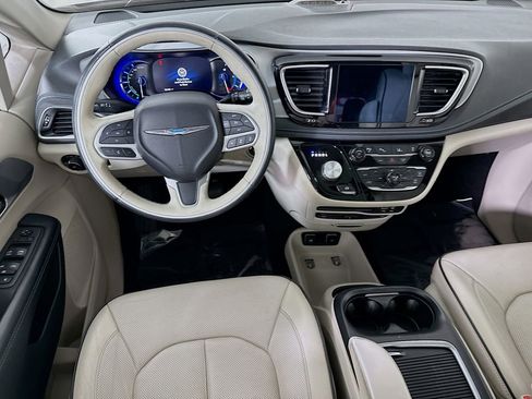 Used 2018 Chrysler Pacifica Limited w/ Advanced Safetytec Group image 4