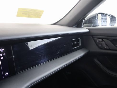 Used 2024 Porsche Taycan image 5