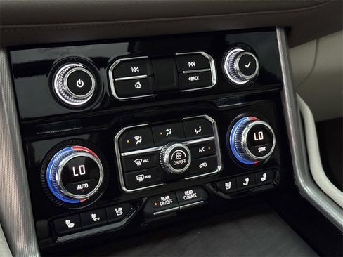 Used 2021 GMC Yukon Denali w/ Denali Premium Package image 34