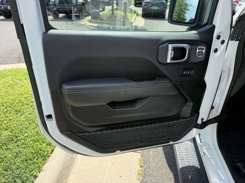 Used 2022 Jeep Wrangler Unlimited Sahara w/ Cold Weather Group AWD/4WD image 31