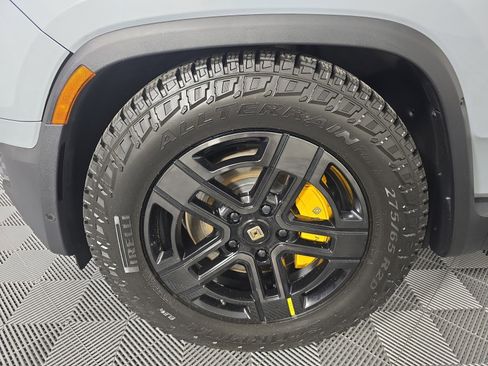 Used 2023 Rivian R1S Adventure image 9