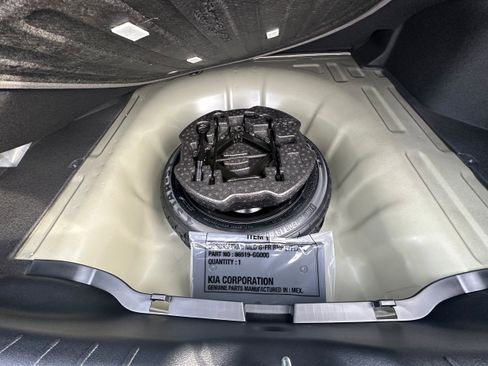 New 2025 Kia K4 LX image 11