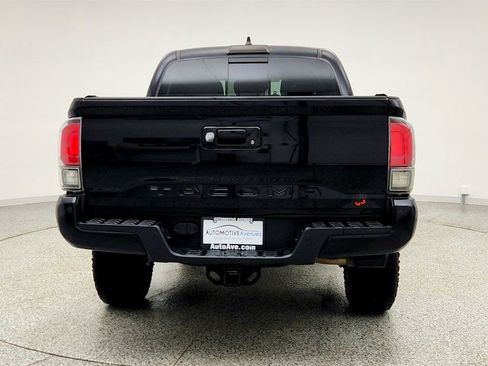 Used 2022 Toyota Tacoma TRD Sport w/ Technology Package image 6