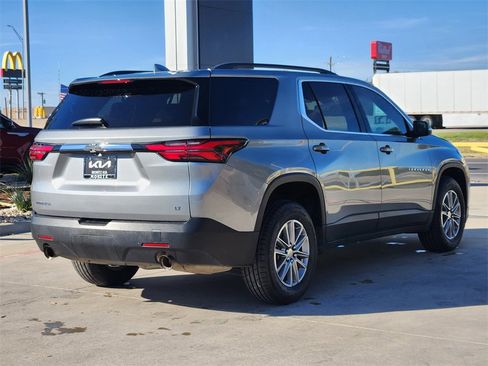 Used 2023 Chevrolet Traverse LT image 4