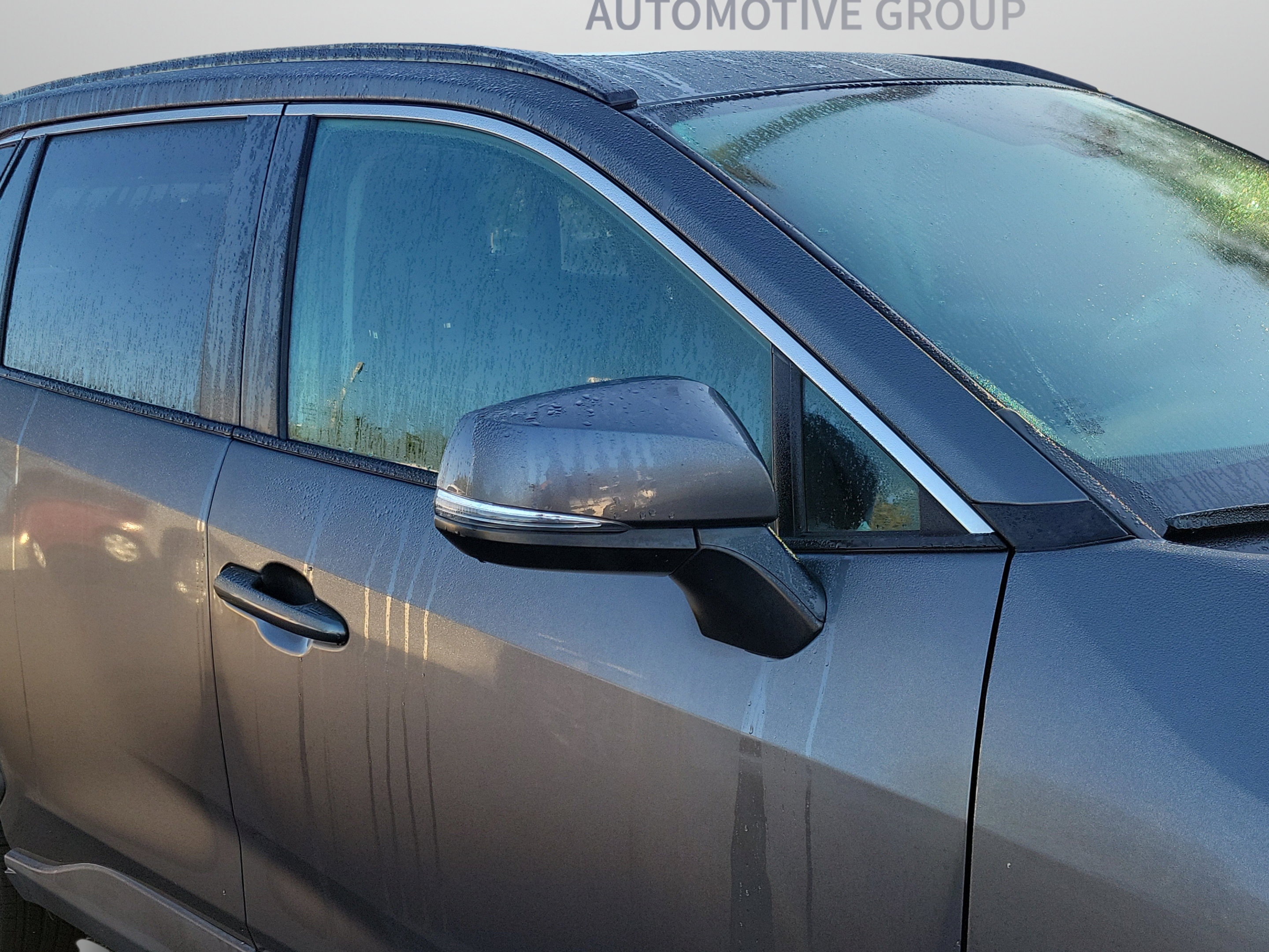 Used 2021 Toyota RAV4 XLE w/ Convenience Package FWD image 16