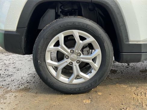 Used 2024 Jeep Compass Latitude AWD/4WD image 28